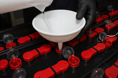 Staplerbatterie Wasser nachfüllen: Was Sie wissen müssen - HK Handels GmbH