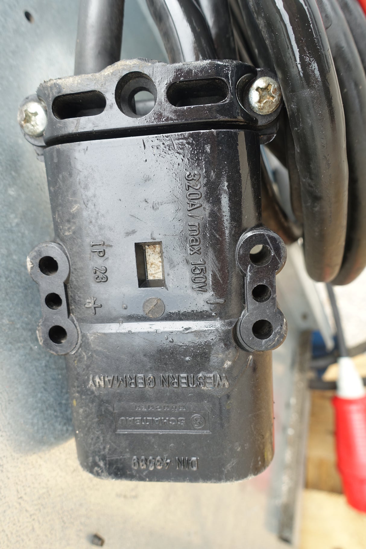 Intronic 24V 140A Indatron S Ladegerät