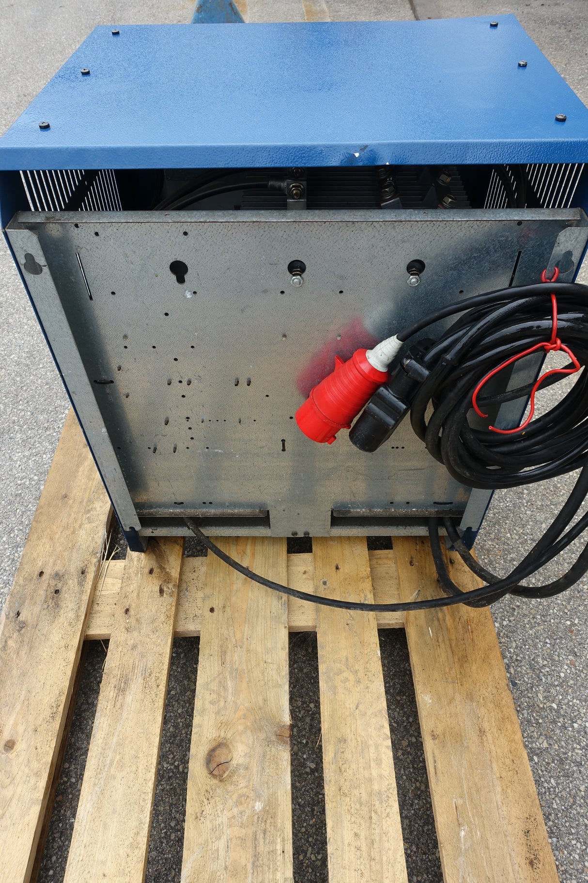 Intronic 24V 140A Indatron S Ladegerät