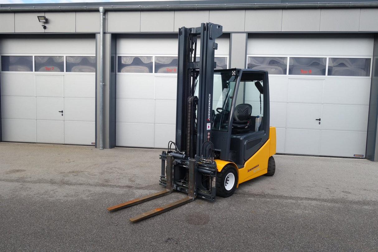 Jungheinrich S30 3t Triplex