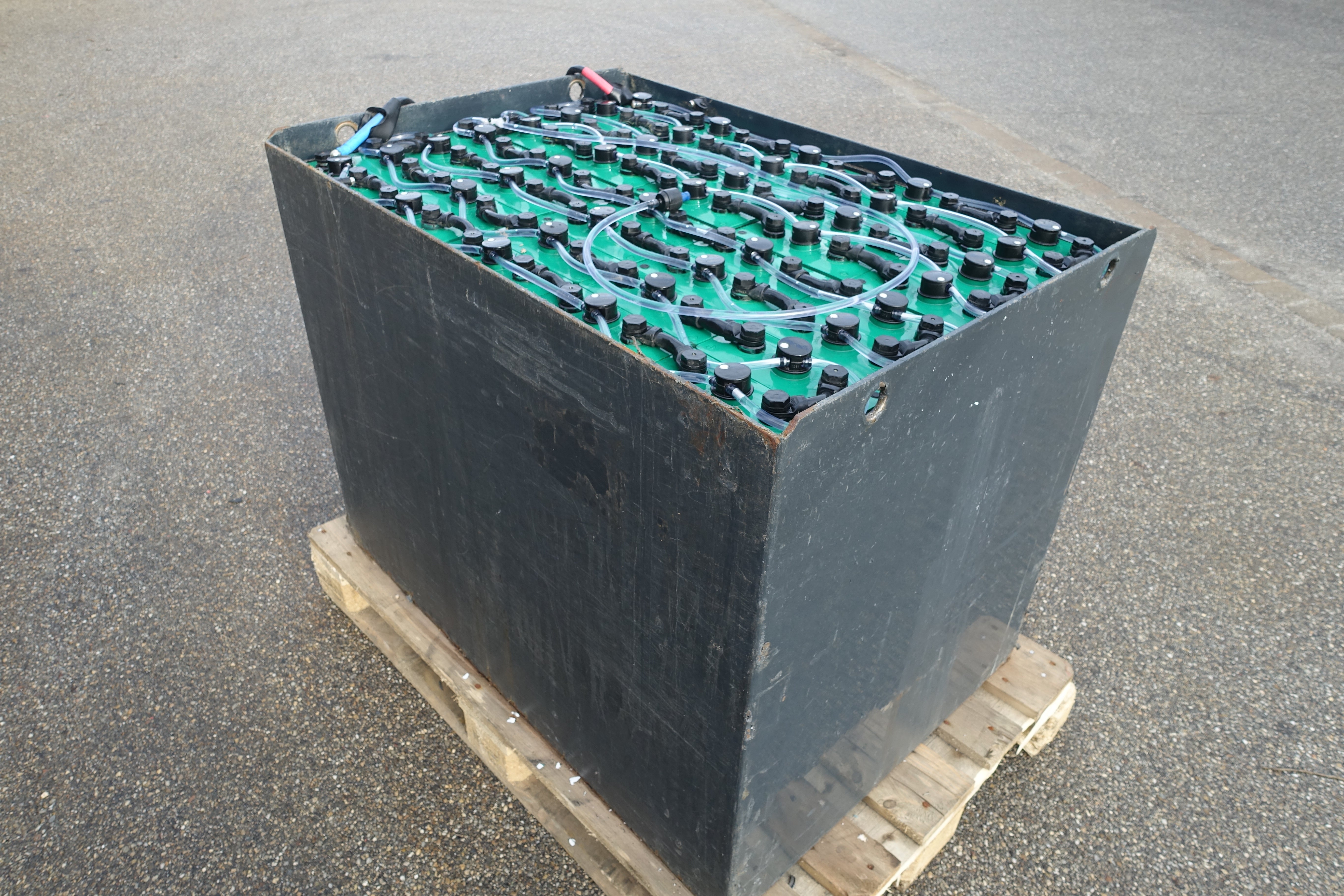 80V 4PzS620 84% capacity forklift batteries, forklifts, pallet