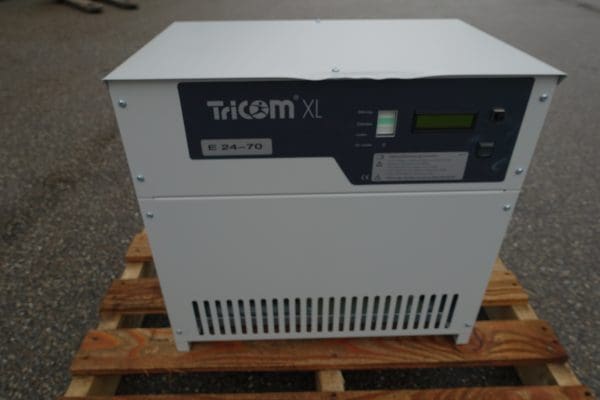 24v 70A Tricom XL Ladegerät für Staplerbatterien - Neuwertig mit REMA 160A Stecker 230v Anschluss