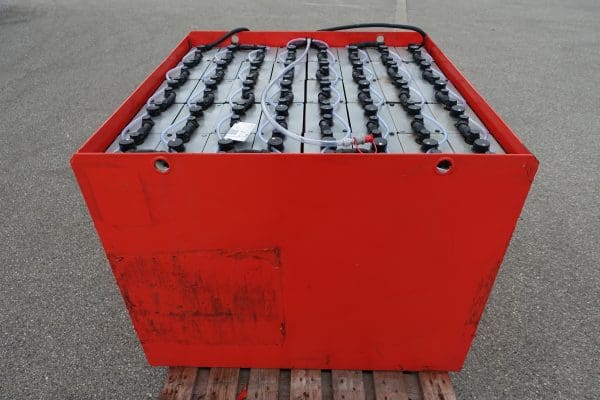 Staplerbatterie 80V 6PzS930 gebrauchter Akkumulator 78% Restkapazität (C5) Bj 17 mit Aquamatik Befüllsystem für Elektrostapler & Solarspeicher