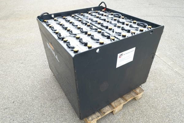 Staplerbatterie 80V 6PzS930 gebrauchter Akkumulator 76% Restkapazität (C5) Bj 20 mit Aquamatik Befüllsystem für Elektrostapler & Solarspeicher