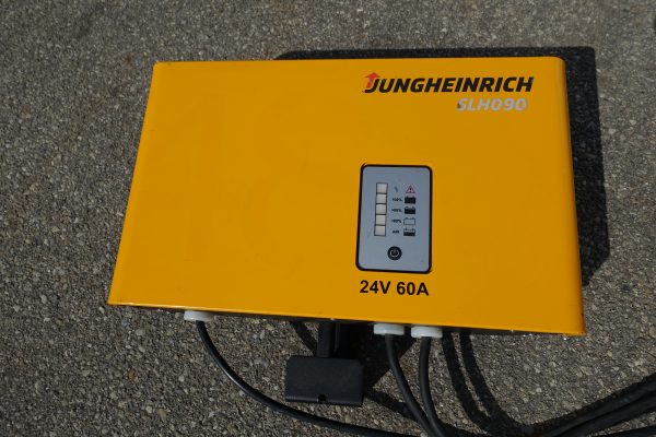 24V 60A Jungheinrich SLH090 HF HF Ladegerät gebraucht Batterieladegerät voll funktionsfähig REMA 80A Spannungsanschluss 230V