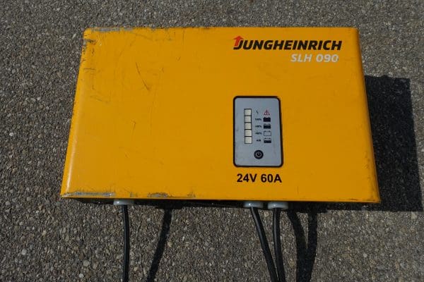 24V 60A Jungheinrich SLH090 HF HF Ladegerät gebraucht Batterieladegerät voll funktionsfähig REMA 80A Spannungsanschluss 230V
