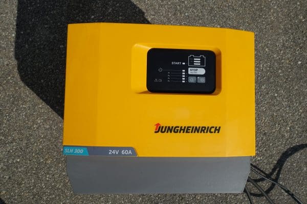 24V 60A Jungheinrich SLH300 HF HF Ladegerät gebraucht Batterieladegerät voll funktionsfähig REMA 160A Spannungsanschluss 230V