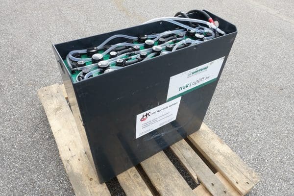 Staplerbatterie 24V 2PzS230 gebraucht Batterie gewartet und getestet (C5) 80% Akku BJ 2019 mit Aquamatik Stapler & Solarspeicher Batterie