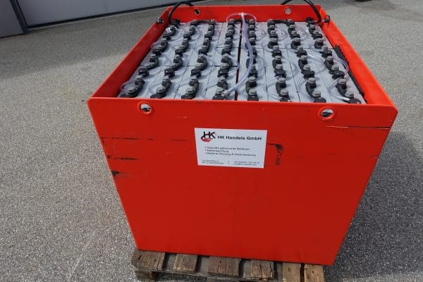 Staplerbatterie 80V 5PzS700 gebraucht. Baujahr 2019 Baugleich mit 80V 5PzS775 Geprüft und getestet 63% Restkapazität Stapler & Solarspeicher