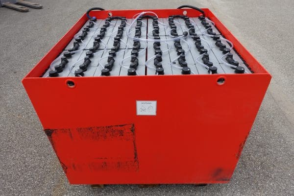 Staplerbatterie 80V 6PzS930 gebrauchter Akkumulator 76% Restkapazität (C5) Bj 19 mit Aquamatik Befüllsystem für Elektrostapler & Solarspeicher