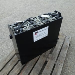 Staplerbatterie 24V 3PzB225 Neue Batterie gewartet und getestet (C5) 80%. Toyota / BT Trog mit Aquamatik Batterie für Stapler & Solarspeicher